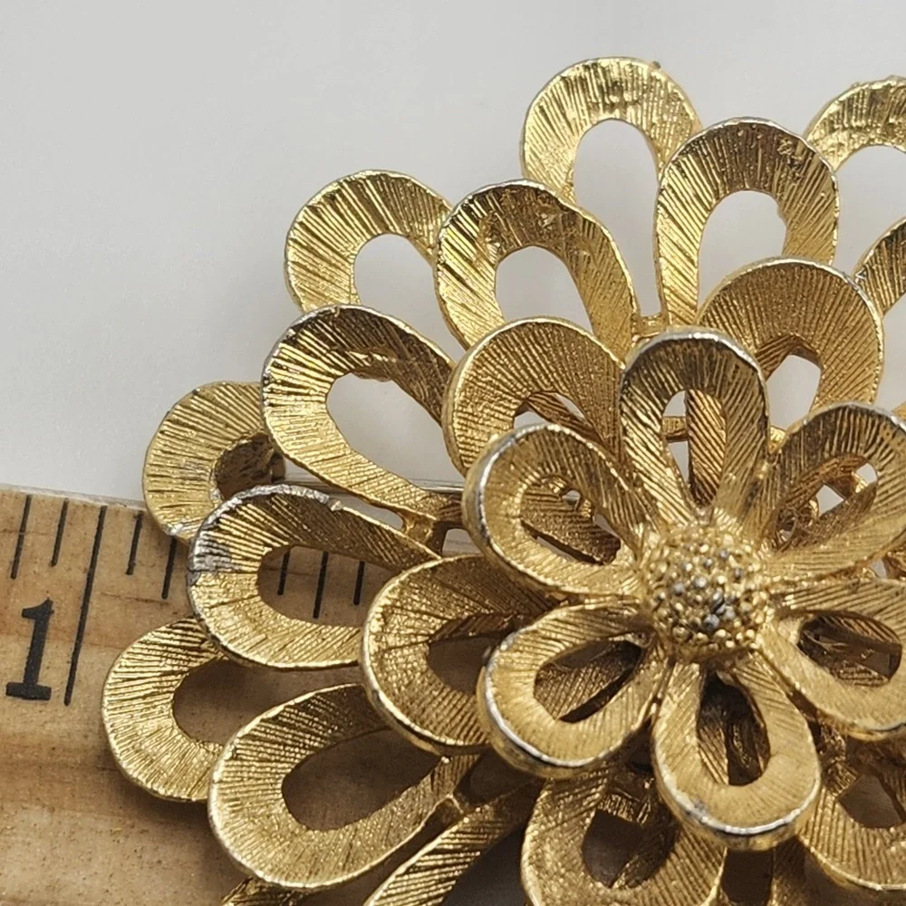 Vintage Gold Tone 3D Flower Brooch Open‎ Work